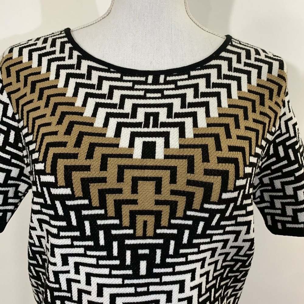 Romeo + Juliet Couture Cropped Chevron Sweater - Picture 2 of 9